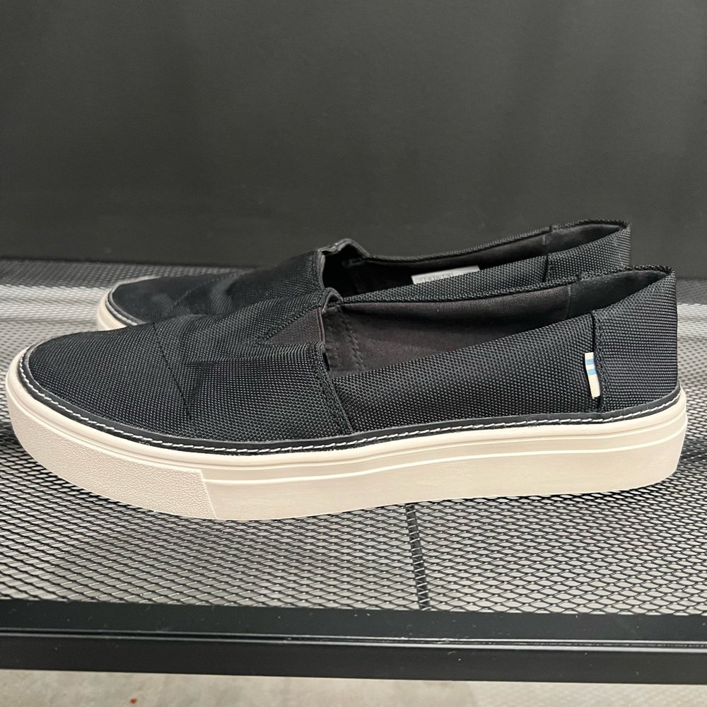 Women's Toms sneakers size 7.5
